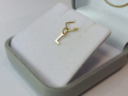 PINGENTE LETRA (L), MINI, (±) 0.10 GR, 1.0CM, EM OURO 18K