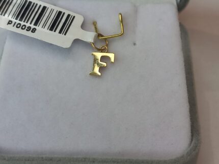 PINGENTE LETRA (F), MINI, (±) 0.20 GR, 1.2CM, EM OURO 18K