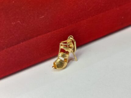 PINGENTE SAPATINHO GLADIADORA, PEQUENO, 20MM, EM OURO AMARELO 18K